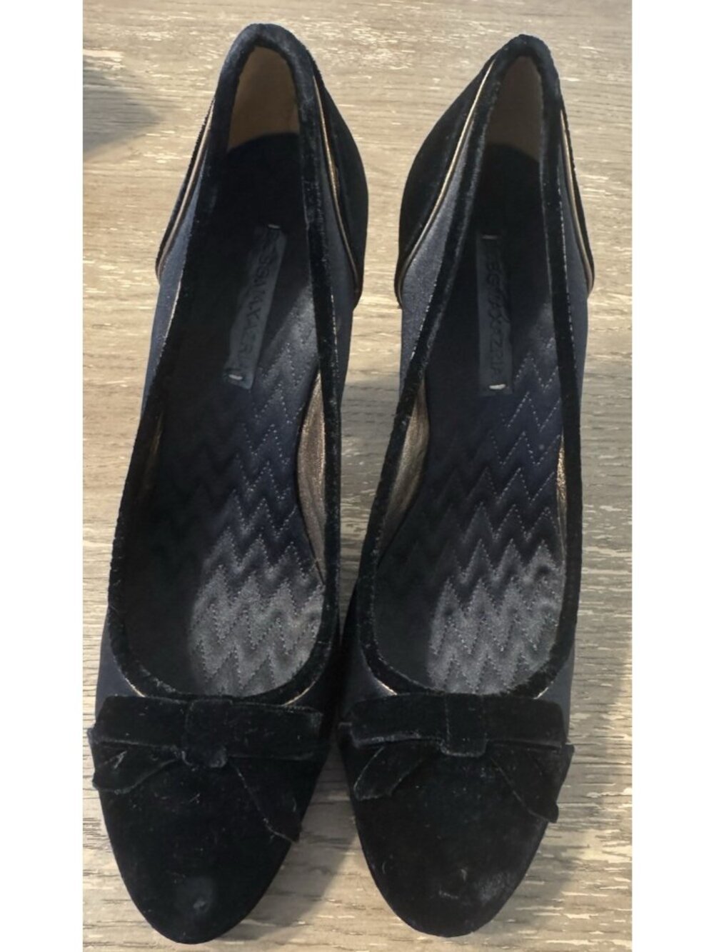 VTG BCBG Maxazria Ma-Himma Black Velvet Satin Gold Heels Bow Close Toe Sz 9 EUC